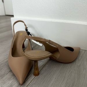 Zara beige slingback heels. Sz 7.5. NWT